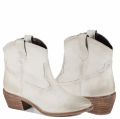 Outta Town Off White Boot