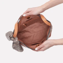 Hobo Sky Shoulder Bag In Wheat -Fashion Clothing Store 63d7a4ebScreenshot 202023 09 15 20094215