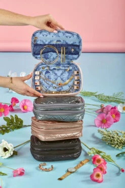 Oliver Thomas Family Jewels Travel Case -Fashion Clothing Store Screenshot2022 11 23144154